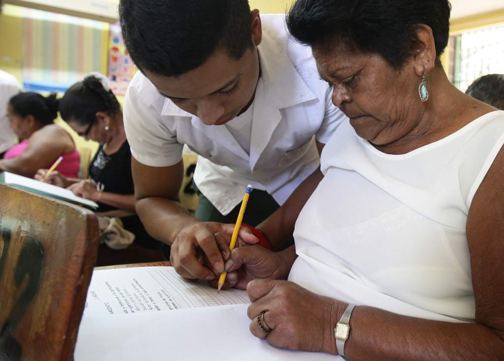 En massiv alfabetiseringskampanj har tidigare fått högern att rasa och tala om ”kubanisering”.
