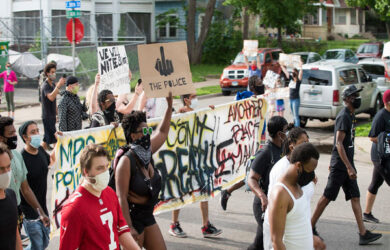 26 maj 2020: Protestmarsch i Minneapolis mot polisvåld – rättvisa för George Floyd. Foto: Fibonacci Blue/Flickr (CC BY 2.0)
